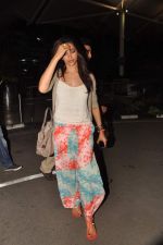 Deepika Padukone return from Delhi snapped in Mumbai on 27th May 2013 (14).JPG